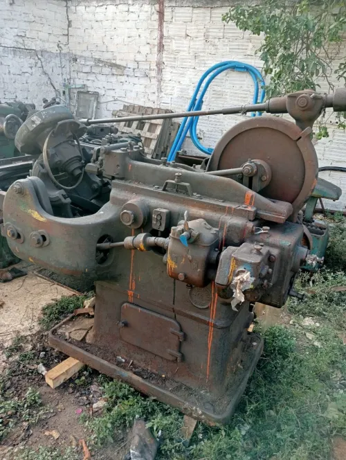 Tour et tour revolver fraiseuse scie mécanique taieuse pinion