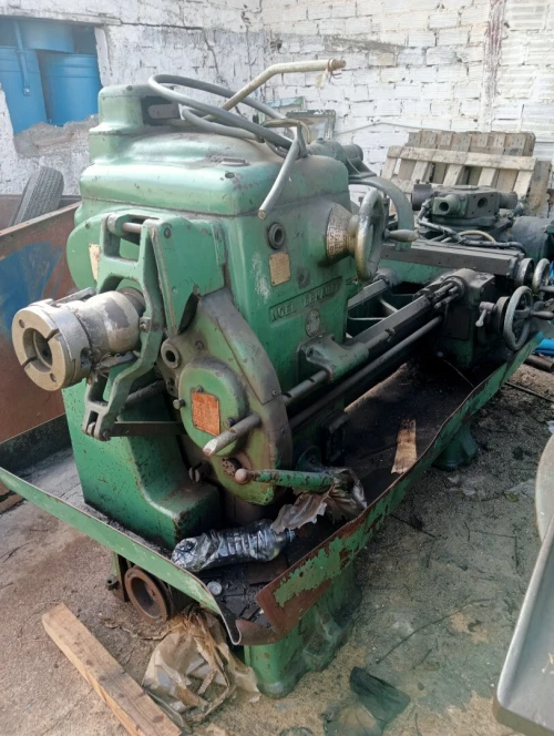 Tour et tour revolver fraiseuse scie mécanique taieuse pinion