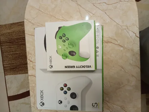 Xbox série s très bon état plus manette