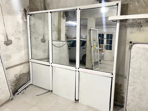 portes et séparations en aluminium