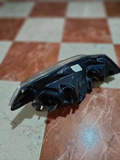 À vendre : Phare avant gauche Renault Symbol
