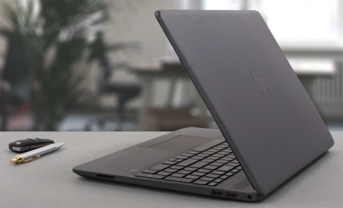 VENDU - HP 255 15.6" G9 (6S6F8EA), AMD Ryzen 3-5425U, 8GB, 512GB SSD, RX VEGA 6, NEUF SOUS EMBALLAGE