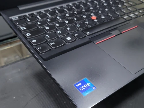 VENDU - LENOVO THINKPAD E15 GEN 2, i7-1165G7, 16GB, 512GB SSD, IRIS XE