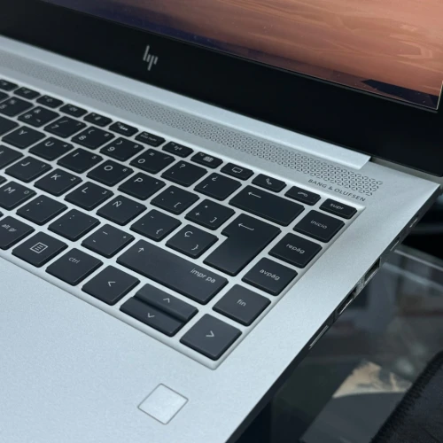 VENDU - HP ELITEBOOK 1040 G4 4K, i7-7600U, 16GB, 256GB SSD, 14" 4K