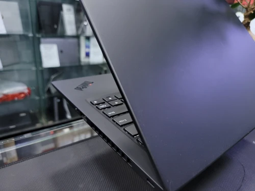 VENDU - LENOVO THINKPAD X1 CARBON GEN 7 TACTILE, i7-8665U, 16GB, 1TB SSD