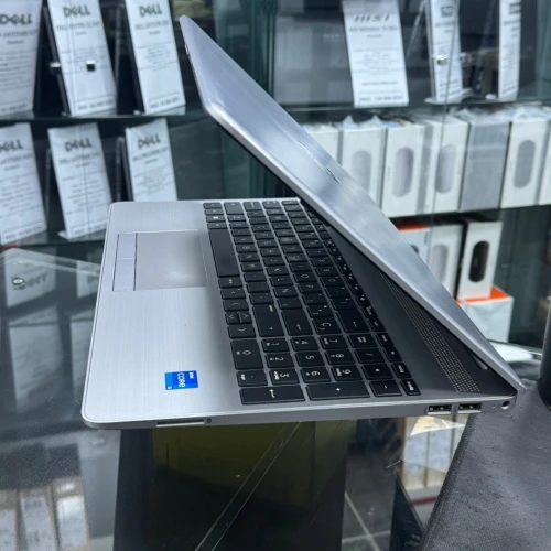 VENDU - HP 250 G8, i5-1135G7, 8GB, 256GB SSD, intel iRis Xe