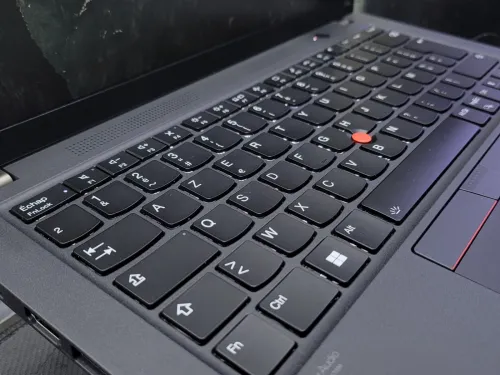VENDU - LENOVO THINKPAD T14s Gen 3 Tactile, Ryzen 7 Pro 6850U, 32GB-6400MHz, 512GB SSD, RADEON 680M
