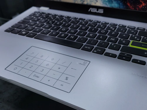 VENDU - ASUS VIVOBOOK E410M, CELERON N4020, 4GB, 128GB SSD