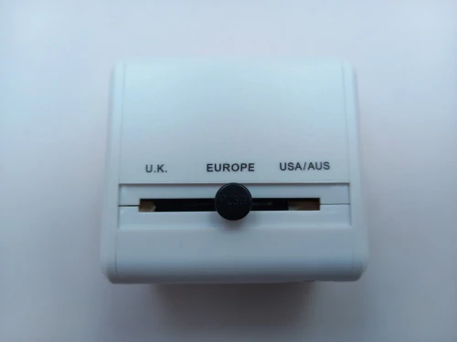 Multiprise Universel ( UK-EUR-USA-AUS ) + USB 
