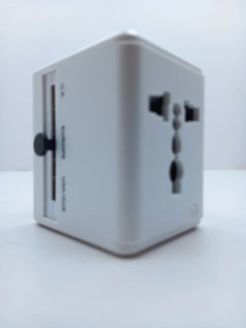Multiprise Universel ( UK-EUR-USA-AUS ) + USB 