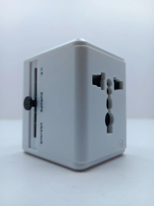 Multiprise Universel ( UK-EUR-USA-AUS ) + USB 