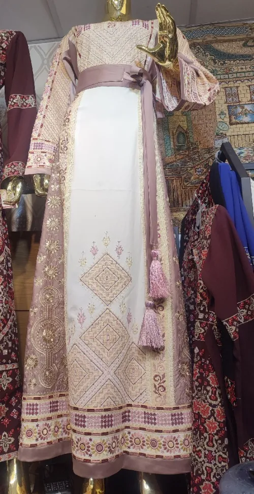 قفاطن رائعة مطروزة بغرزة الحساب 