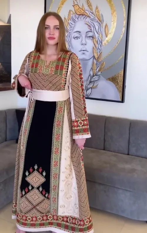 قفاطن رائعة مطروزة بغرزة الحساب 