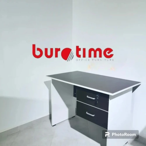 Bureau pour Enfants / Kit table avec chaise pour les colliers  