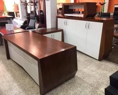 BUREAU DIRECTIONNEL PLACAGE EN BOIS DE CHÊNE 