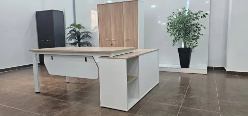 BUREAU OPERATEUR PIEDS BLANC ( IMPORTATION )