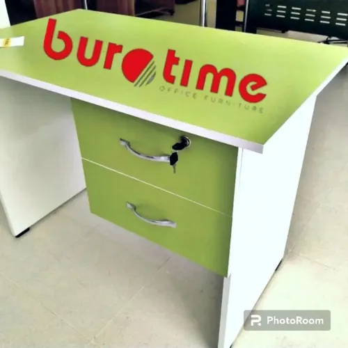 Bureau pour Enfants / Kit table avec chaise pour les colliers  