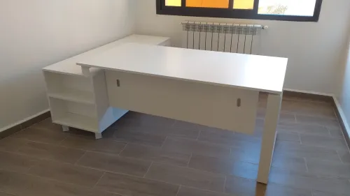 BUREAUX OPERATEURS ET DES ARMOIRES  GAMME COULEUR BLANCHE