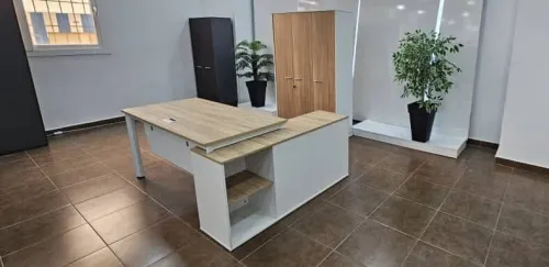 BUREAU OPERATEUR PIEDS BLANC ( IMPORTATION )