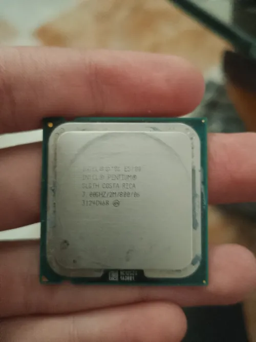 carte mére foxcon g41 + processeur Intel pentium E5700