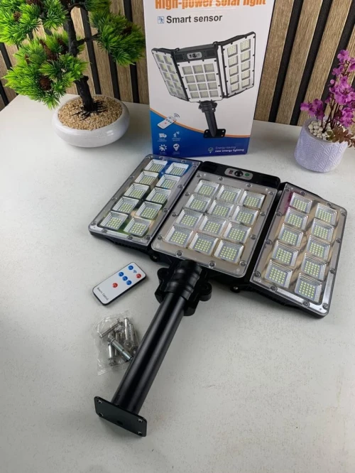 Projecteur Solaire Extérieur 800 LED  Super Lumineux, 3 Panneaux et Télécommande