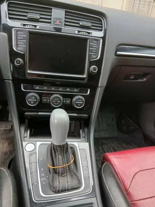 Volkswagen Golf 7 2013 bleu montion