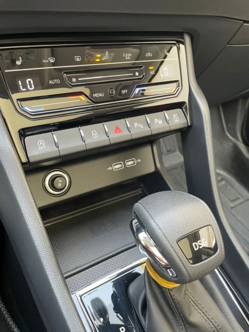 Skoda Karoq 2025 Luxury full 0ptions