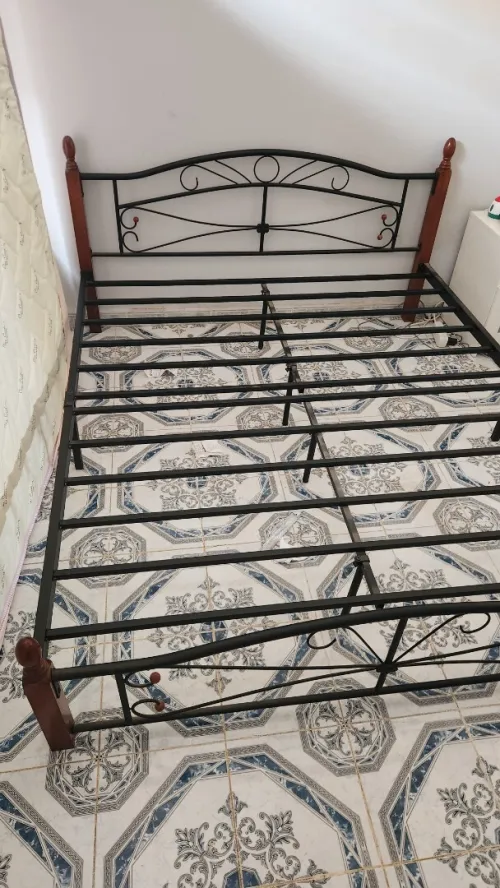 Vend lit en métal 160x190cm + Matelas
