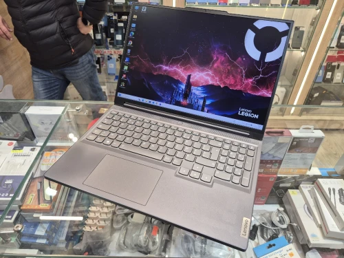 PC GAMER LENOVO LEGION SLIM 5 / RYZEN 7-7840HS / RTX 4060 8Gb / 16 DDR5 5400Hz / 512 Nvme / 16" 2.5k 165Hz