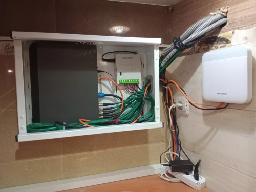installation et maintenance des caméras de surveillance /réseaux informatiques/ systèmes d'alarme 