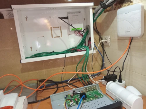 installation et maintenance des caméras de surveillance /réseaux informatiques/ systèmes d'alarme 
