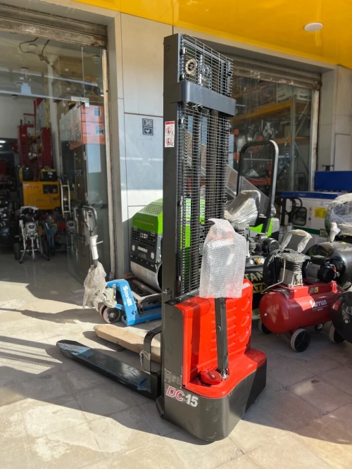 GERBEUR ELECT 1.5T 3M50/ SEMI ELECT 1.5T 3M / MANUELLE 2T 1M60 / TRANSPALETTE