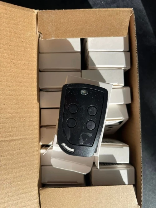 TÉLÉCOMMANDE POUR RIDEAU MÉTALLIQUE