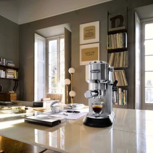 Machine A Café Delonghi Cafetière 15 Bars Dedica STYLE ESPRESSO CHROMÉ EC685.M