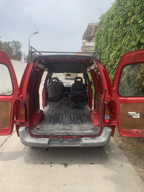 Nisaan Cargo van 1999