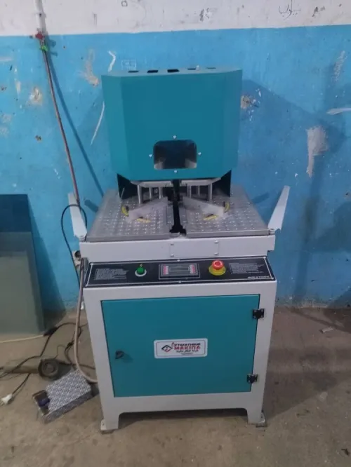 Lot complet de machines industrielles PVC & aluminium état excellent à vendre