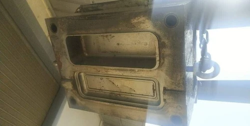 Moule injection de plastiques ( articles de menages)