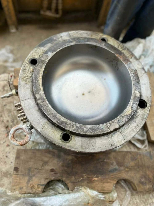Moule injection de plastiques ( articles de menages)