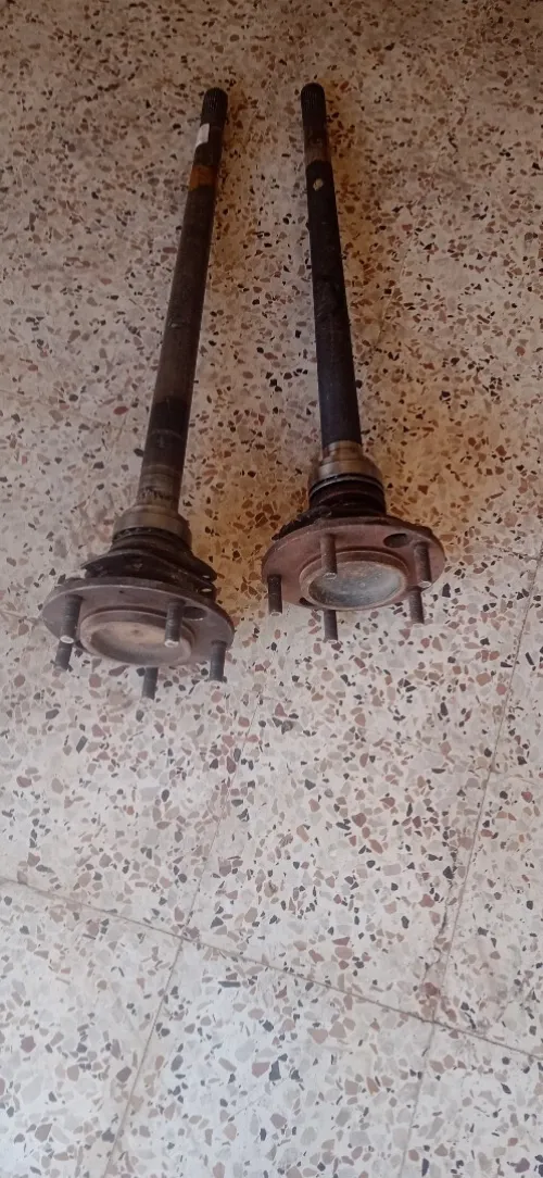 Mahindra Scorpio arbre de roue 