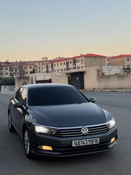 Volkswagen Passat 2018 Confortline bleu motion