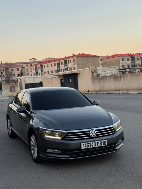 Volkswagen Passat 2018 Confortline bleu motion