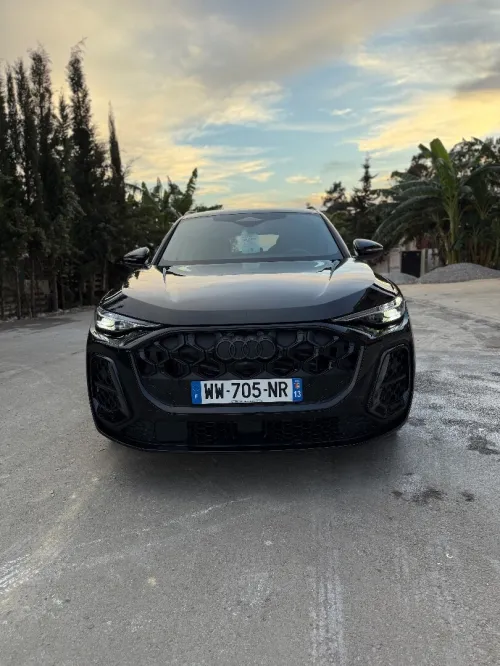 Audi Q5 2025 S line  Quattro