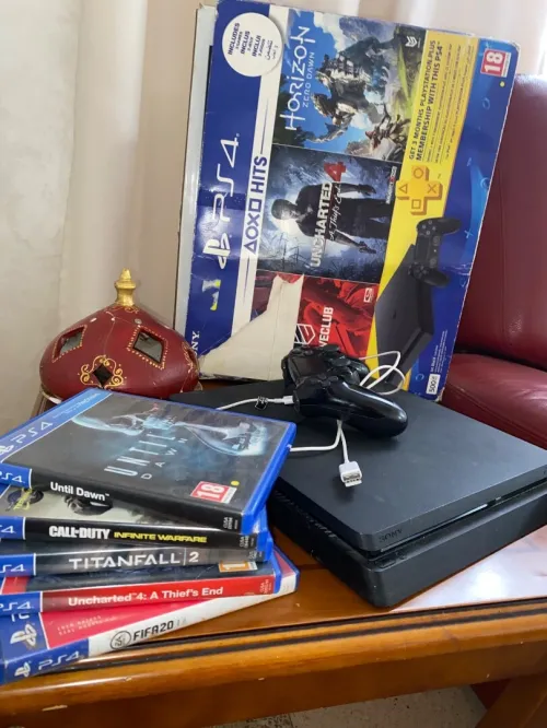 Playstation 4 slim