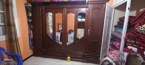 خزانة من حجم كبير