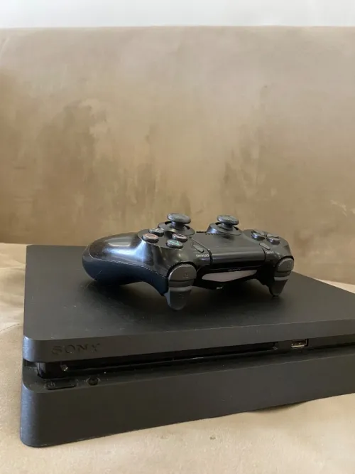 PS4 slim 