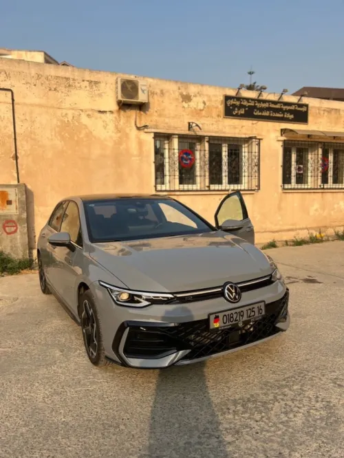 Volkswagen Golf 8 2025 8 et demi
