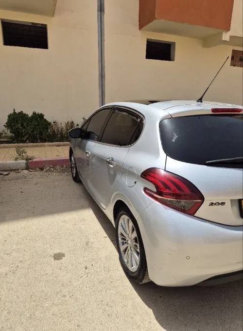 Peugeot 208 2016 Allure Facelift