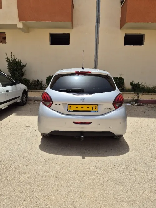 Peugeot 208 2016 Allure Facelift