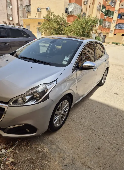 Peugeot 208 2016 Allure Facelift