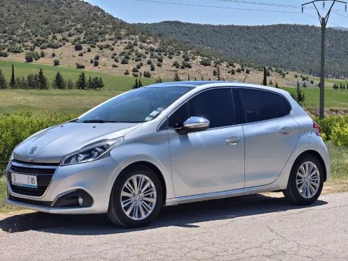 Peugeot 208 2016 Allure Facelift